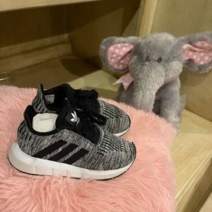 Black and white Adidas Swift Tun I tennis shoes